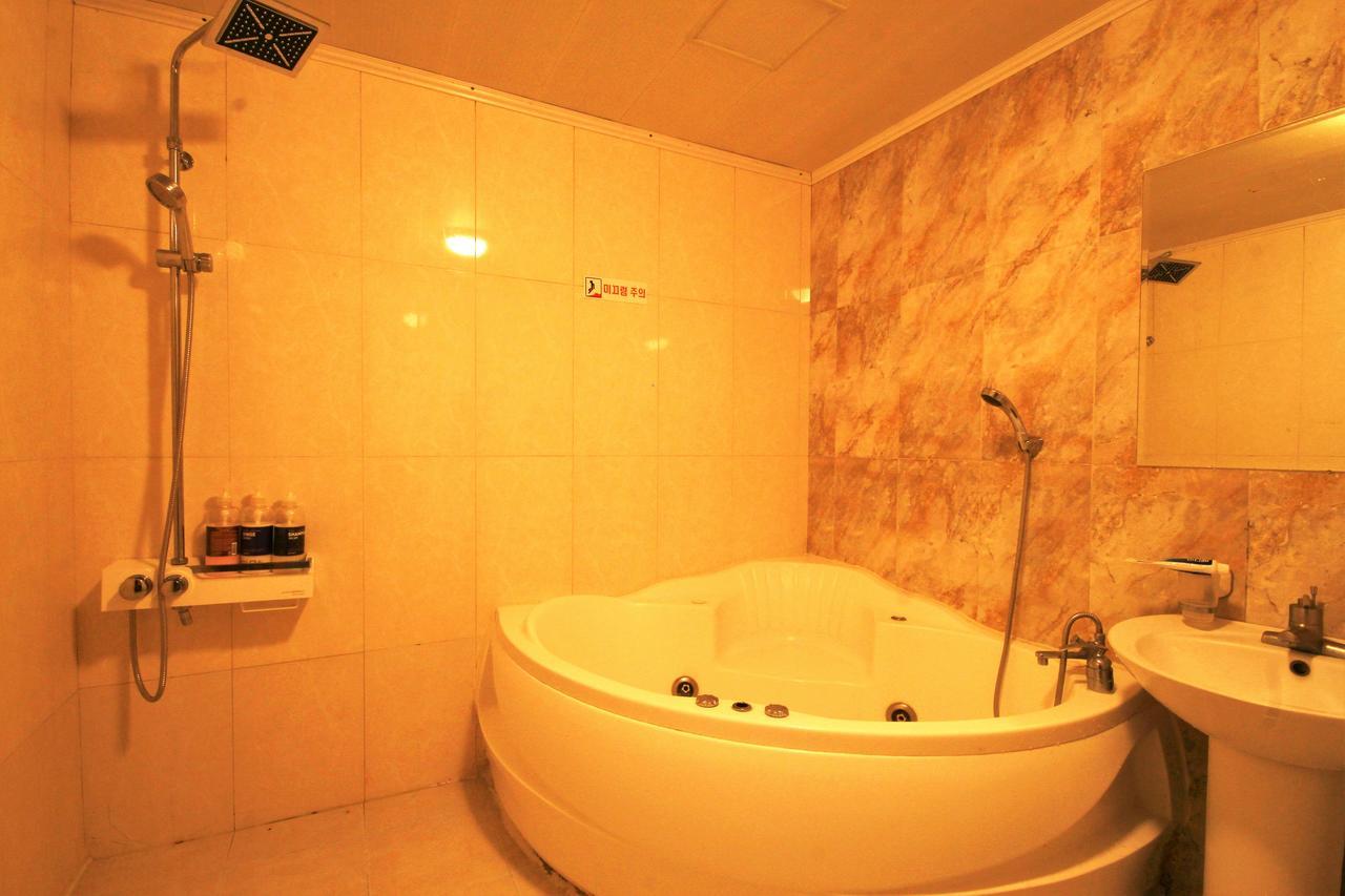 Sasang J Motel Luaran gambar